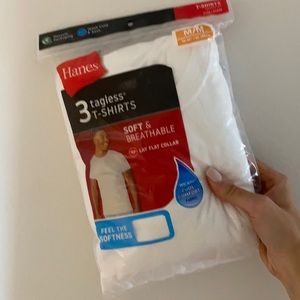 BRAND NEW Hanes Tagless T-Shirts Size Medium